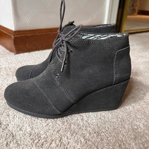 Tom's Desert Wedge Booties charcoal grey 5.5 never worn